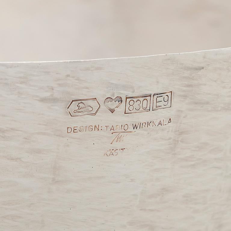 Tapio Wirkkala, malja, hopeaa, malli 243, Kultakeskus Hämeenlinna 2007.