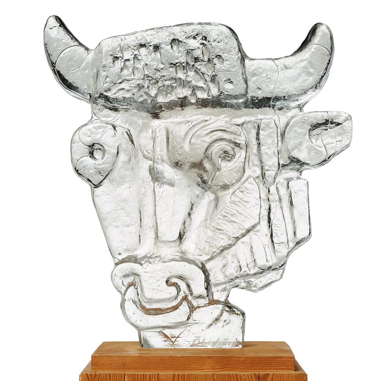 Edvin Öhrström, a cast glass sculpture of a bull's head, Lindshammar, Sweden 1950's.