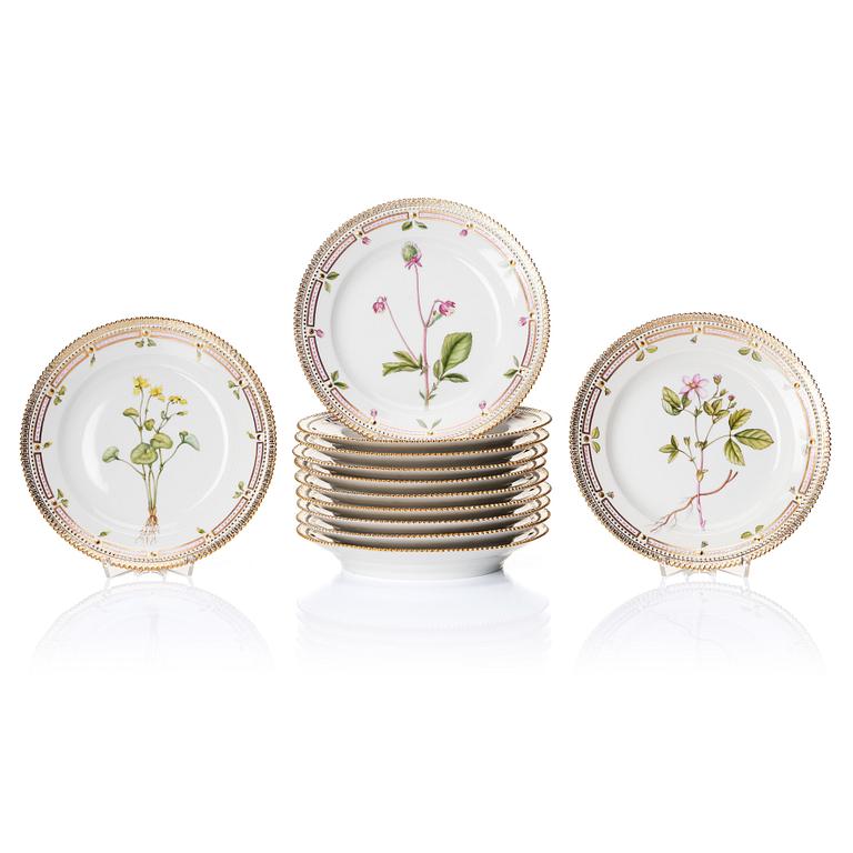 A set of 12 Royal Copenhagen 'Flora Danica' plates, Denmark, 20th Century.