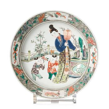 A famille verte 'lady & boys' dish, Qing dynasty, Kangxi (1662-1722).