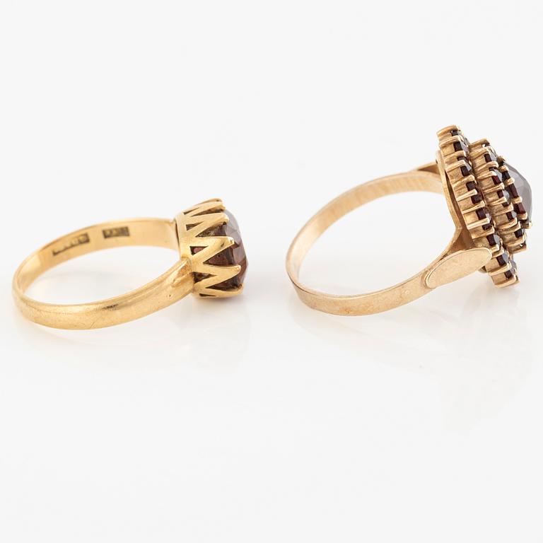 Två ringar med granater och rosa turmalin.
