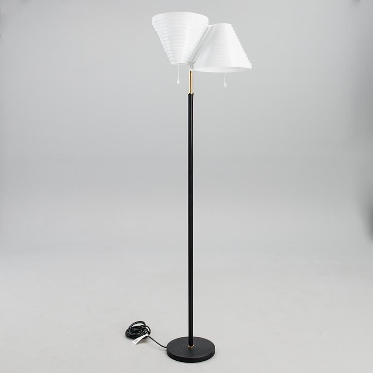 ALVAR AALTO, GOLVLAMPA, A810, formgiven 1959, 2000-tal.