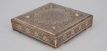 SKRIN, låghaltigt silver, Persien, 1900-tal. Vikt 348 g.