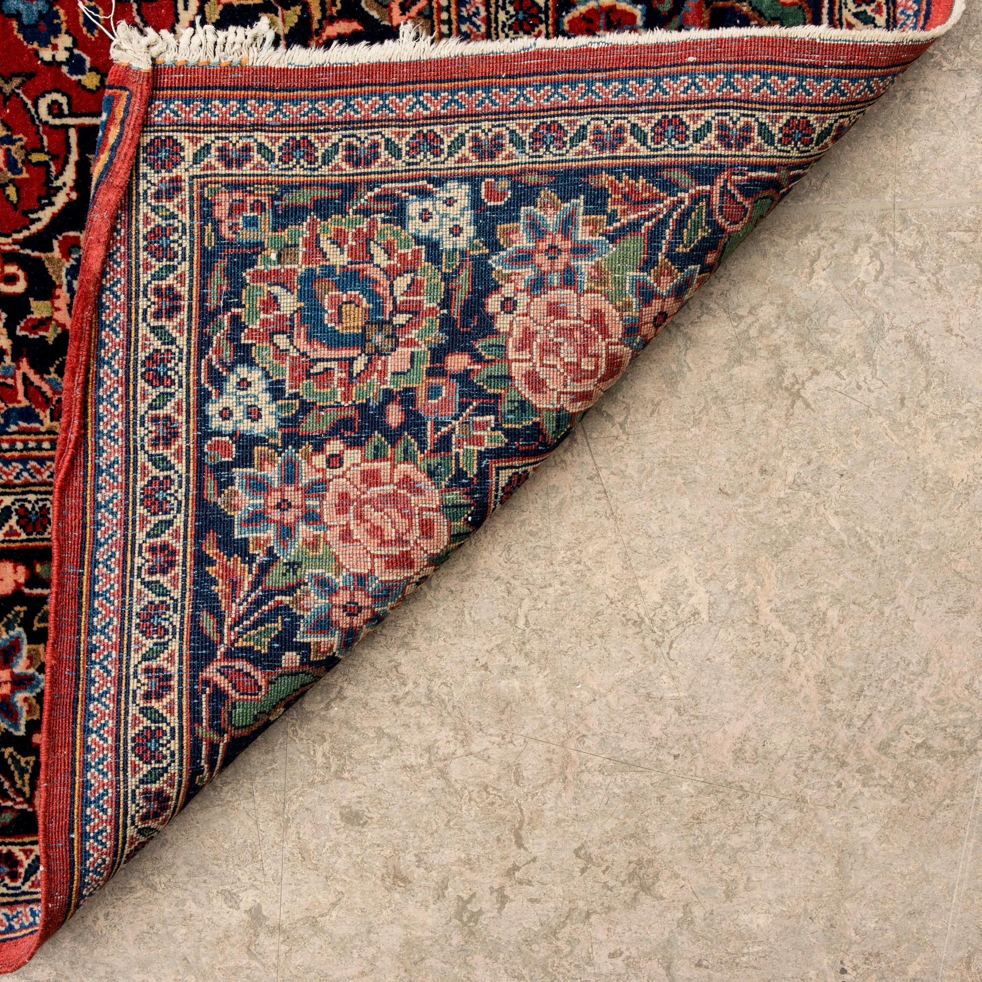 AN ANTIQUE CARPET, Keshan, Iran, 212x132 cm.