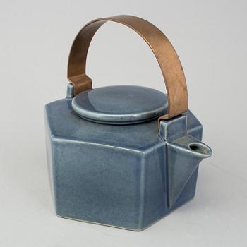 SIGNE PERSSON-MELIN, a six-sided teapot by Rörstrand.