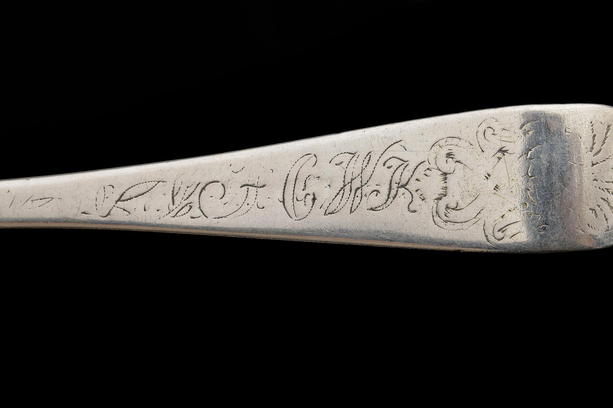 SKEDAR, 12 st, silver, bl a Peter Falk (1765-66) Falköping. främst 1700-tal. Tot vikt ca 605g.