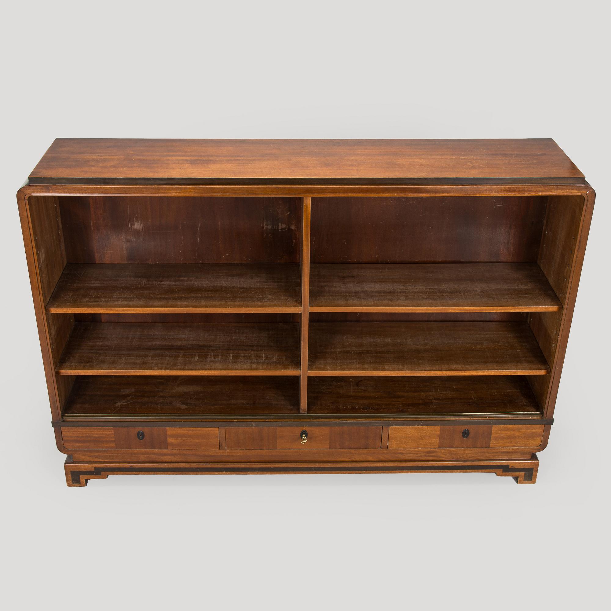 Lauri Järveläinen, kirjakaappi, Tampereen Höyrypuuseppä oy, Tampere 1920-luku.