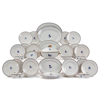 1267. A Chinese Export dinner service, late 18th Century. (72 pieces).