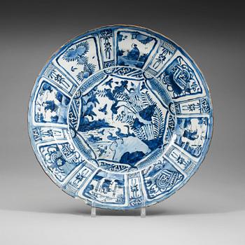 332. A large blue and white kraak charger, Ming dynasty, Wanli (1572-1620).