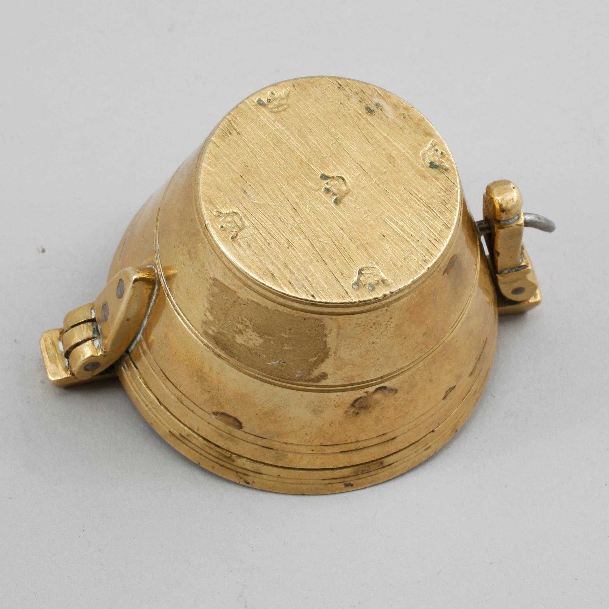 VIKTSATS, mässing, daterad 1844.