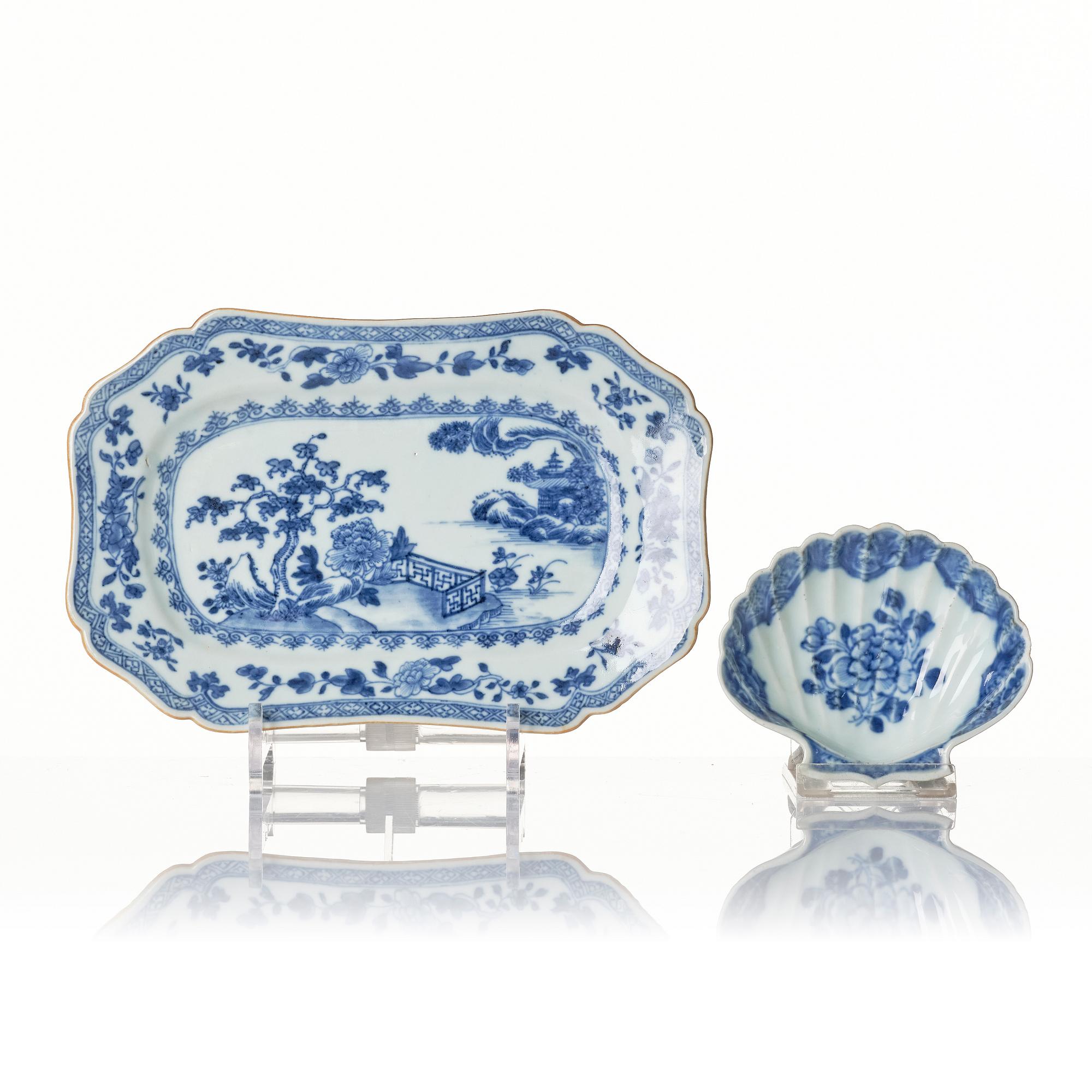 A blue and white serving dish and a butter shell, Qing dynasty, Qianlong (1736-95).