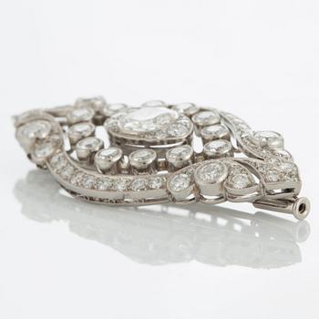 A platinum brooch set with old-cut diamonds with a total weight of ca 2.00 cts.