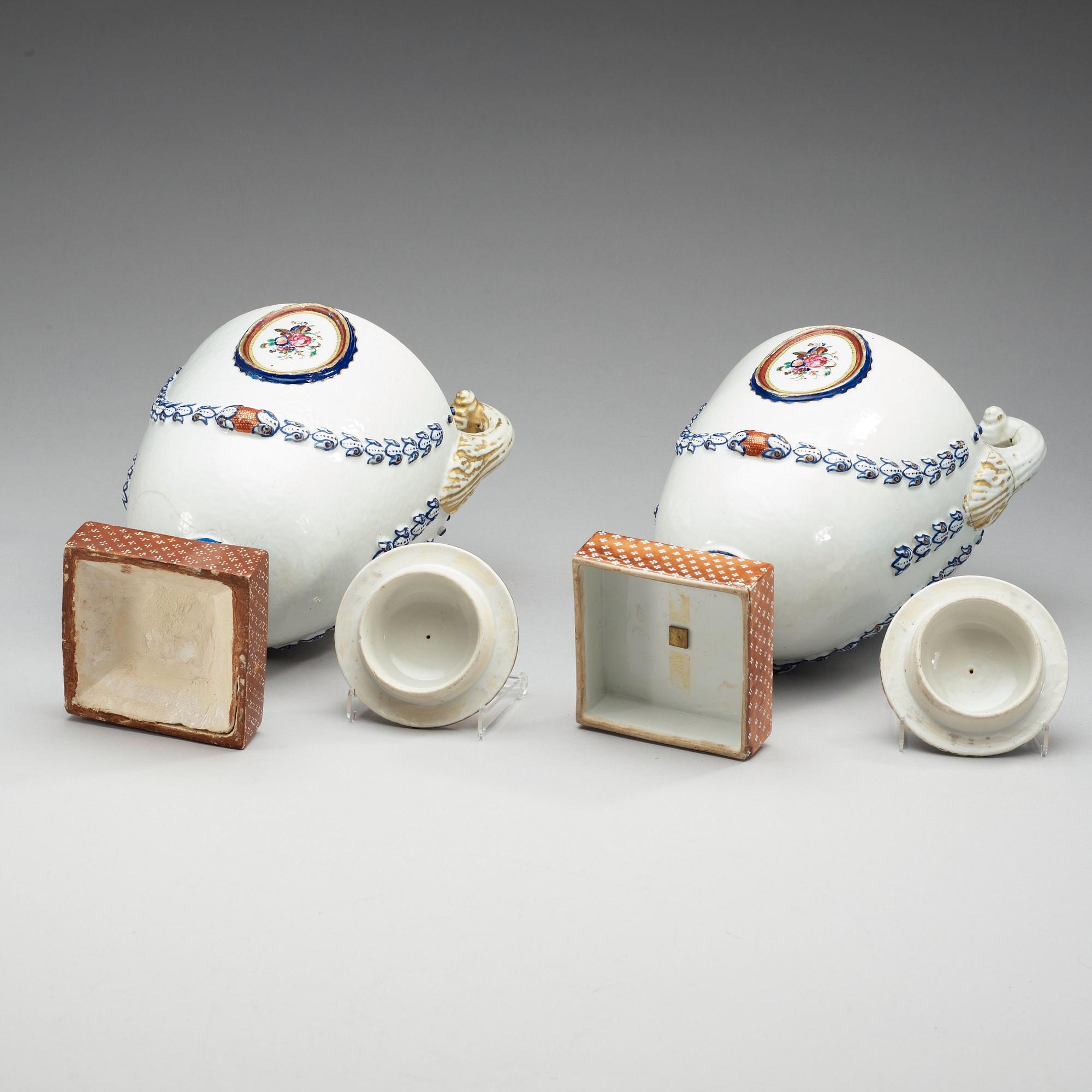 URNOR med LOCK, ett par, kompaniporslin. Qing dynastin, Qianlong (1736-95).
