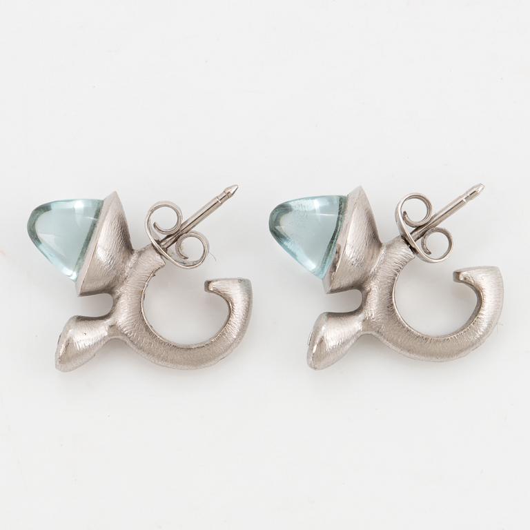 OLE LYNGGAARD, CHARLOTTE LYNGGAARD, earrings with cabochon-cut aquamarines and brilliant-cut diamonds.