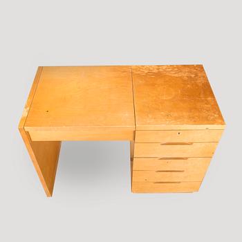 Aino Aalto, toalettbord / skrivbord,  modell 190, O.Y. Huonekalu- ja Rakennustyötehdas A.B. tidigt 1950-tal.