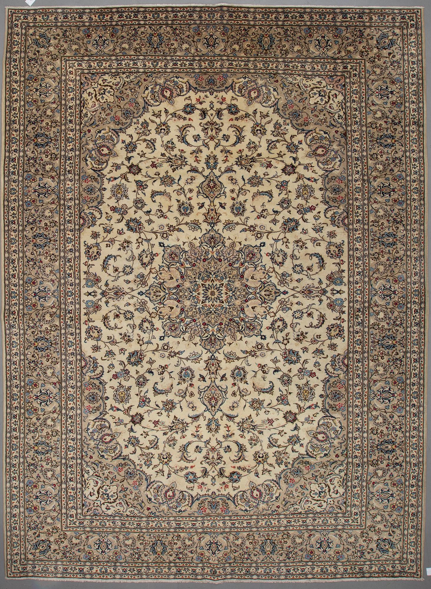 A CARPET, Kashan 402 x 298 cm.