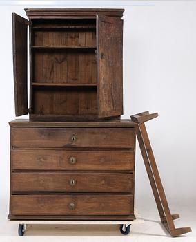 ÖVERSKÅP SAMT BYRÅ, 1700/1800-tal.