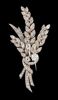 647. A gold, platinum and diamond brooch.