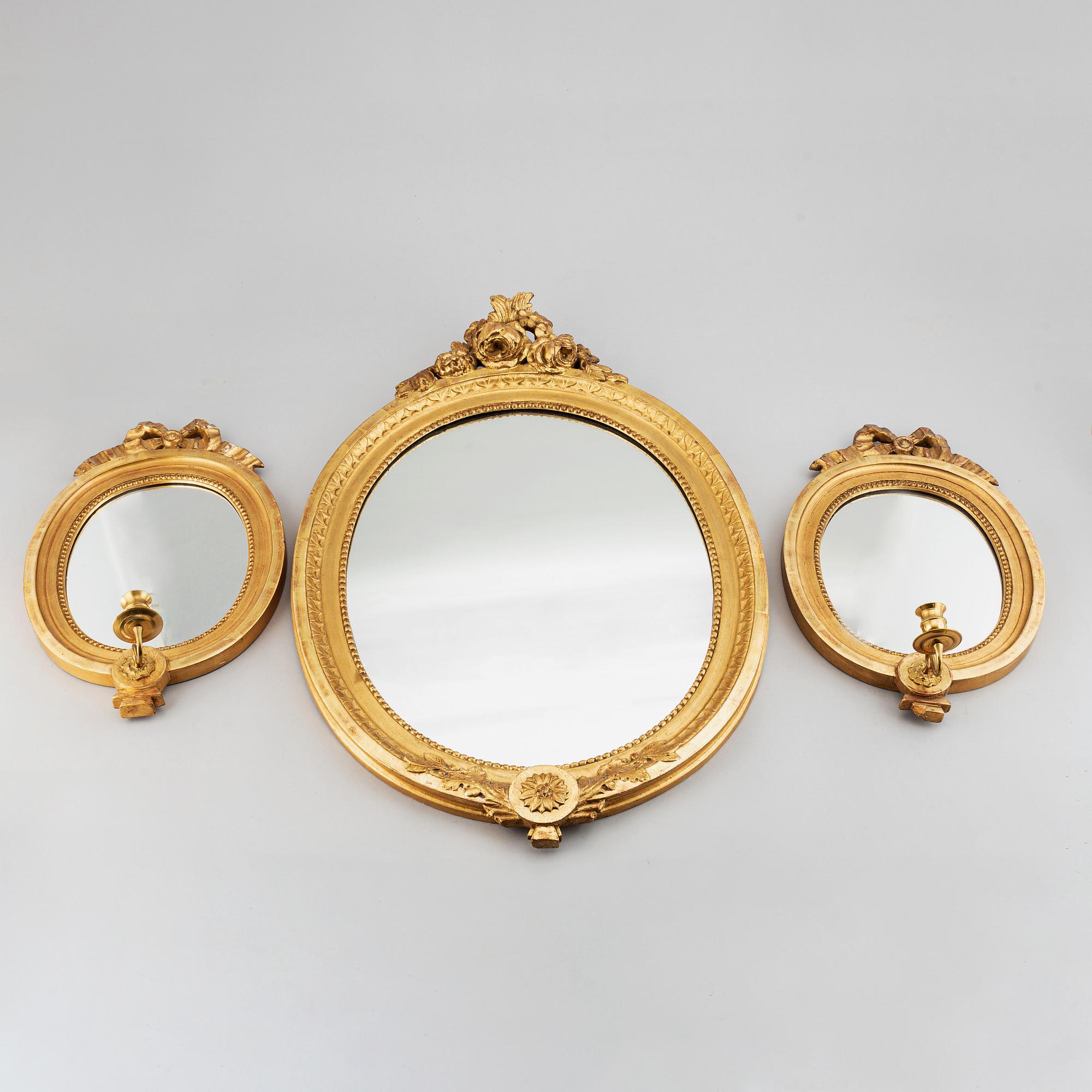 A mirror and a pair of mirror scones, gustavian style, 20th century.
