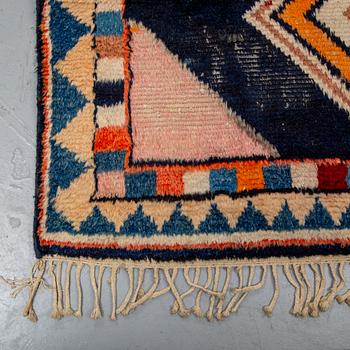 A CARPET, Antique Gabbeh, ca 312,5 x 127,5 cm.