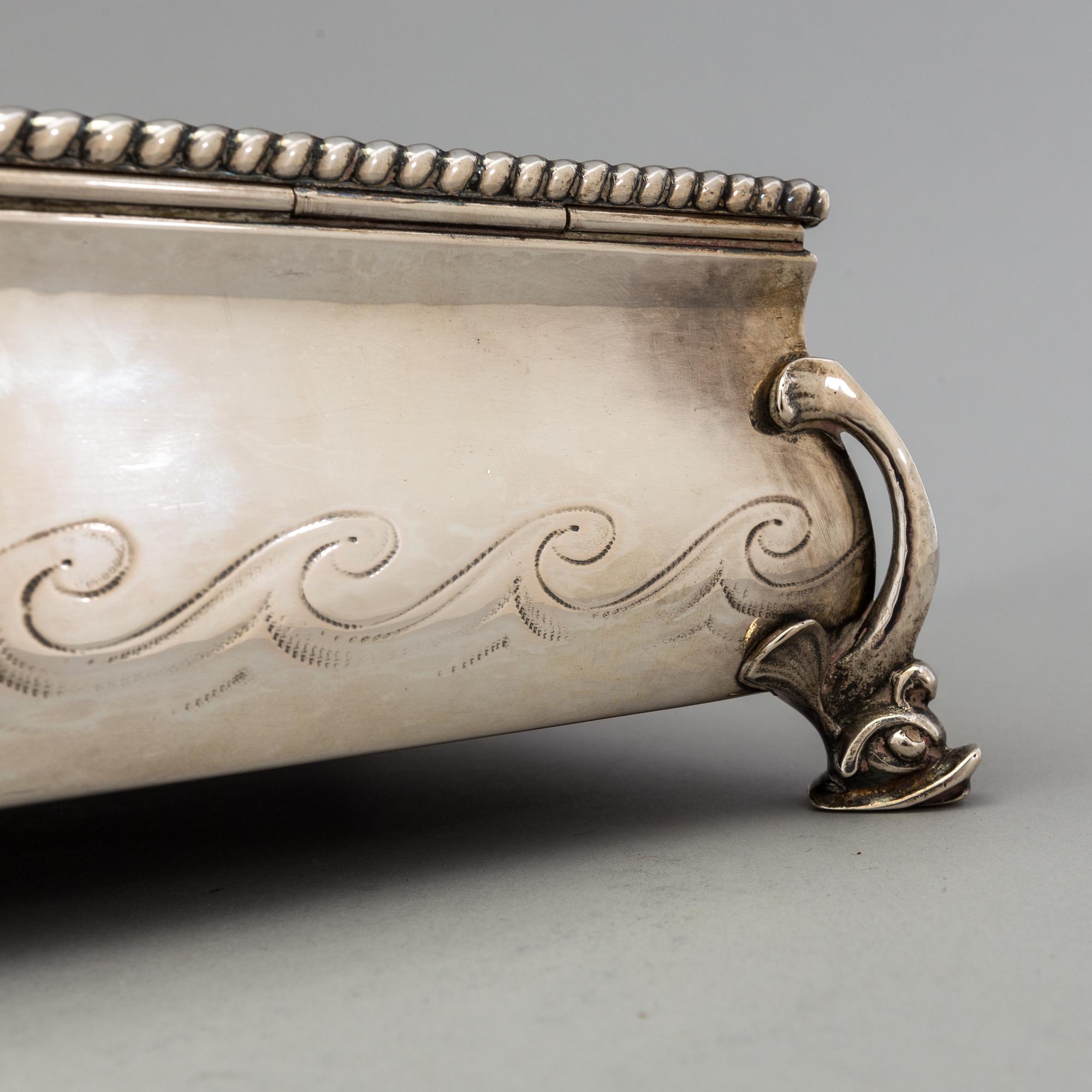 A silver cigar box by firma Karl Anderson in Stockholm 1927.