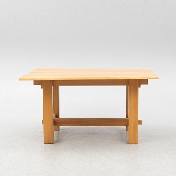 Matbord, signerat 16/12 1988.