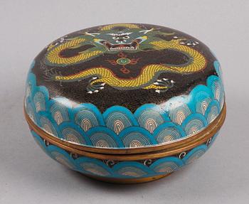 BURK MED LOCK, cloisonné, Kina. 1800/1900-tal.