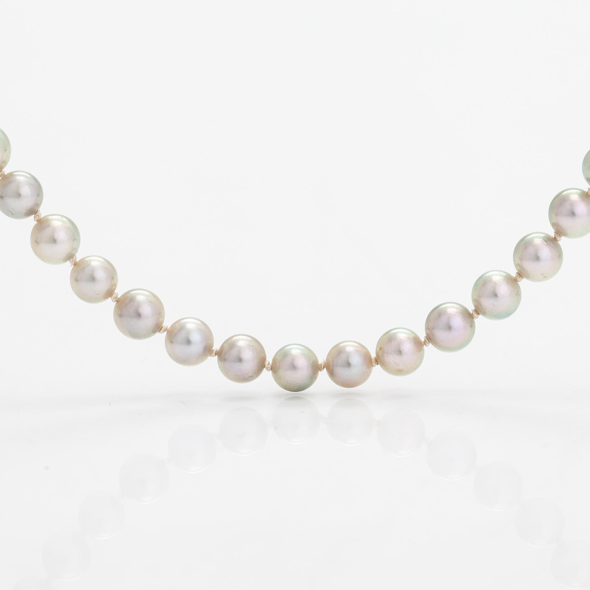 A pearl collier and earrings, 18K white gold, sterling silver and cultuted pearls.