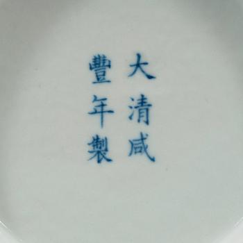 A blue and white vase, Qing dynasty, with Xianfeng's six character mark and period (1851-1861).