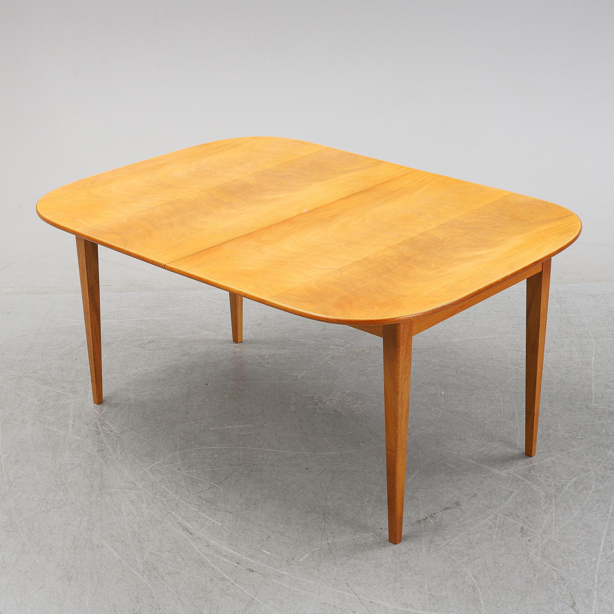 Josef Frank, a model '947' mahogany veneered dinner table for Firma Svenskt Tenn.