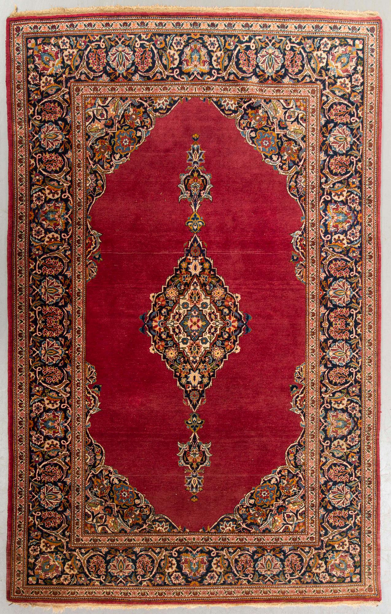 A semiantique Kashan carpet ca 213x134 cm.