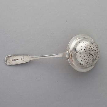 TESIL, silver, kontrollstämplar Viktor Savinkov, S:t Petersburg 1869. Vikt 87 g.