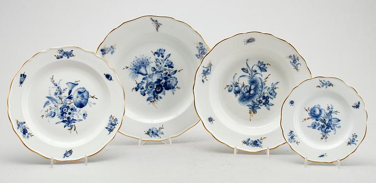 MATSERVIS, 62 delar, porslin, Meissen, 1900-talets första hälft.