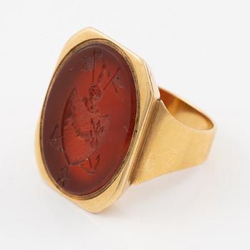 Ring, 18K gold with carnelian featuring the von Gertten coat of arms, early 19th century.