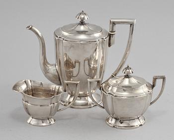 KAFFESERVIS, 3 delar, silver, C G Hallberg, Stockholm samt imporstämplar, 1917/1919. Vikt 1065 g.