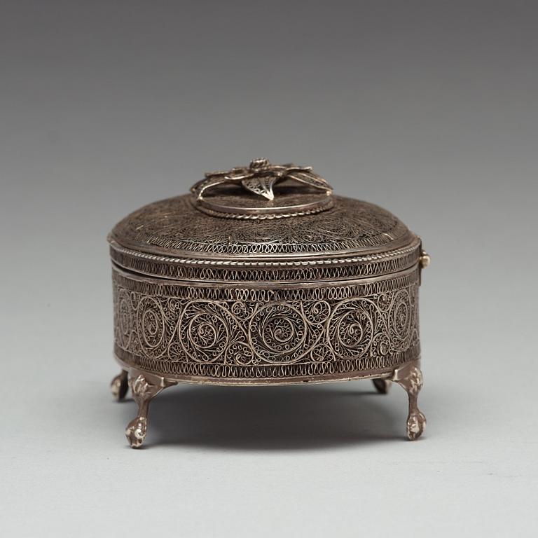 A Russian 19th century silver filigree box, unidentified makers mark, Moscow 1889.