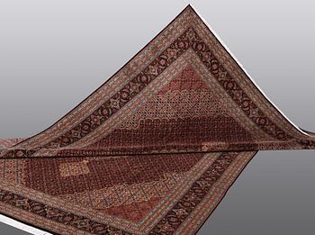 A CARPET, Tabriz, sk Mahi, 60 Raj, 286 x 200 cm.