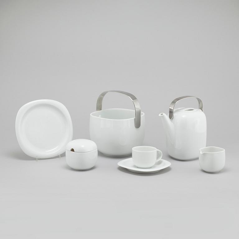 14 pieces of "Suomi" porcelain table ware, designed in 1976 by Timo Sarpaneva for Rosenthal.
