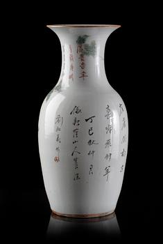 GOLVURNA, porslin, Kina, 1900-tal.