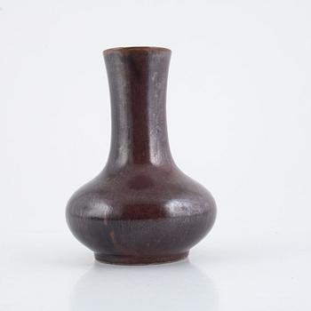 A Chinese flambé vase, late Qing dynasty.