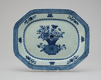 200. A blue and white serving dish, Qing dynasty, Qianlong (1736-95).