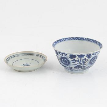 A Chinese blue and white porcelain bowl and a small dish, Qing dynasty, Kangxi (1662-1722).