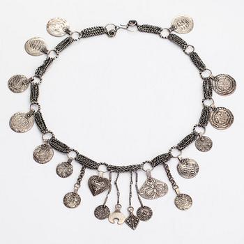 Kalevala Koru, jubileumscollier, Kalevalaepos 150 år, sterlingsilver, Helsingfors 1984.