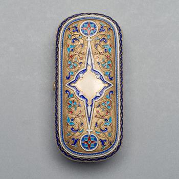 CIGARETTETUI, cloisonné emalj och förgyllt silver, St:Petersburg 1880-tal, Hlebnikov, vikt 124 g.