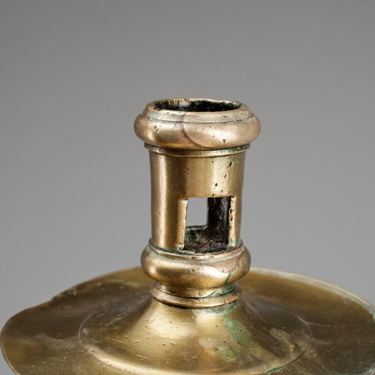 LJUSSTAKE, mässing, troligen 1500/1600-tal, Nordvästra Europa.