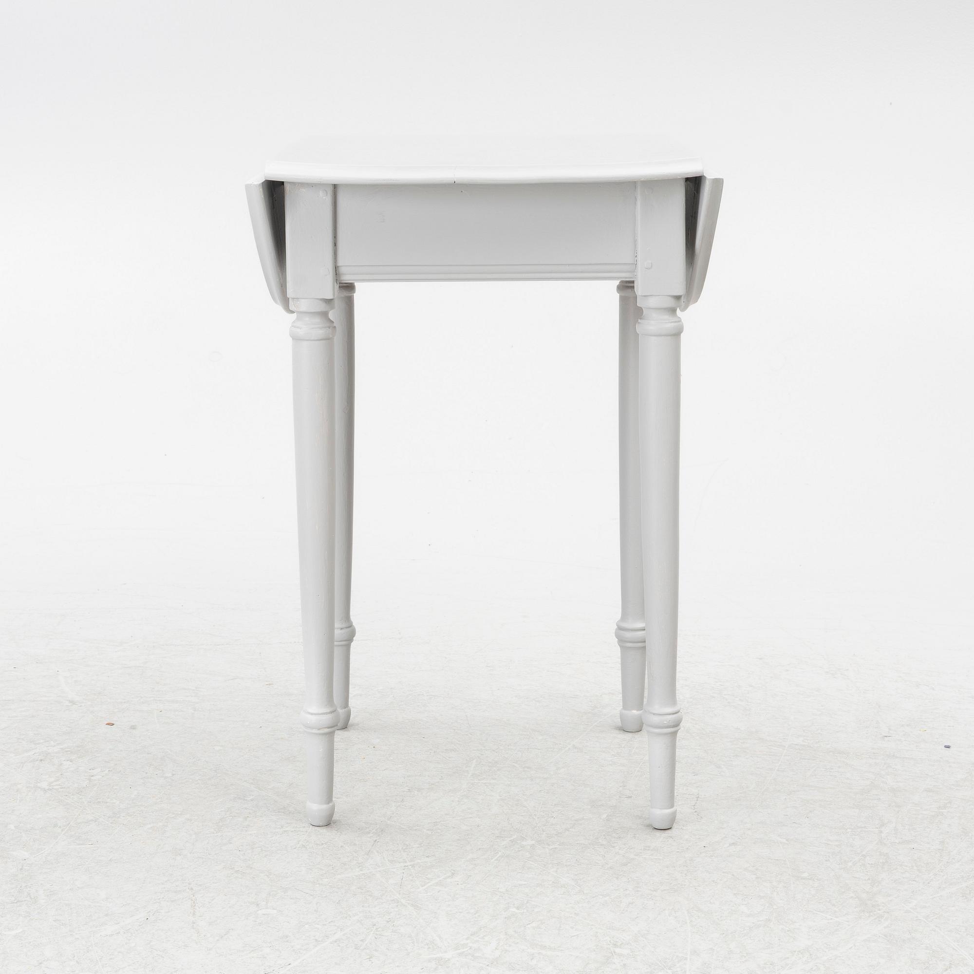 Side table with flaps. 19th century.