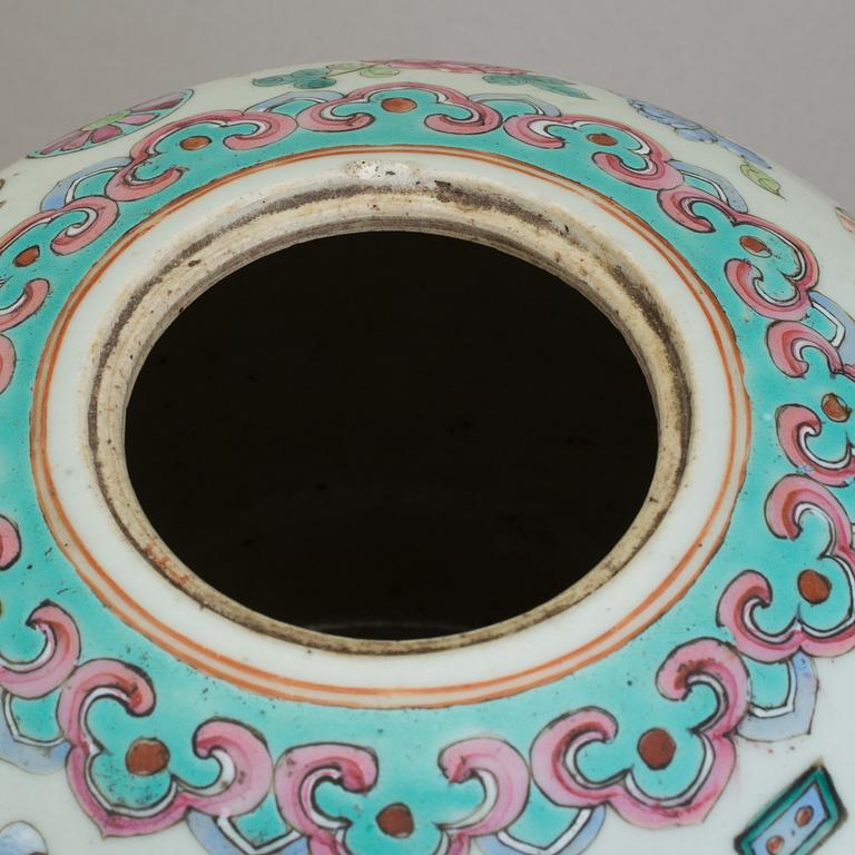 URNA, porslin, Kina, omkring 1900.