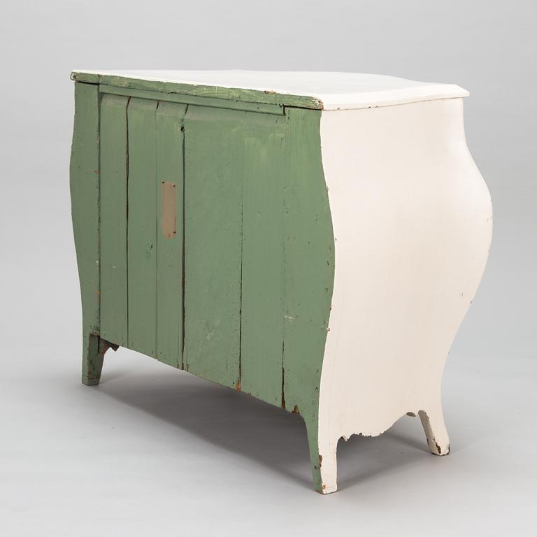 A Swedish rococo chest of drawers, mid 18th century.