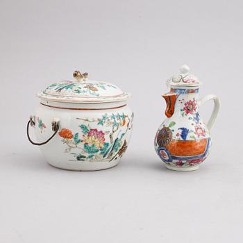 A group of Chinese porcelain, Qing dynasty, Kangxi, Qianlong, 18th and 19th century. Six pieces.