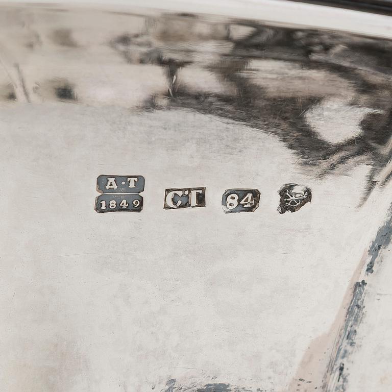 Carl Johan Tegelsten, A pair of Neo-Rococo silver champagne coolers/ vases, maker's mark of Carl Johan Tegelsten, Saint Petersburg 1849.